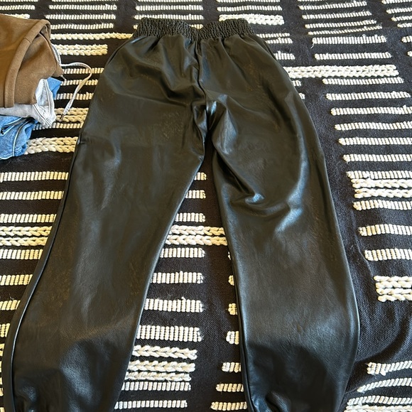 Commando Faux leather jogger - Picture 2 of 5